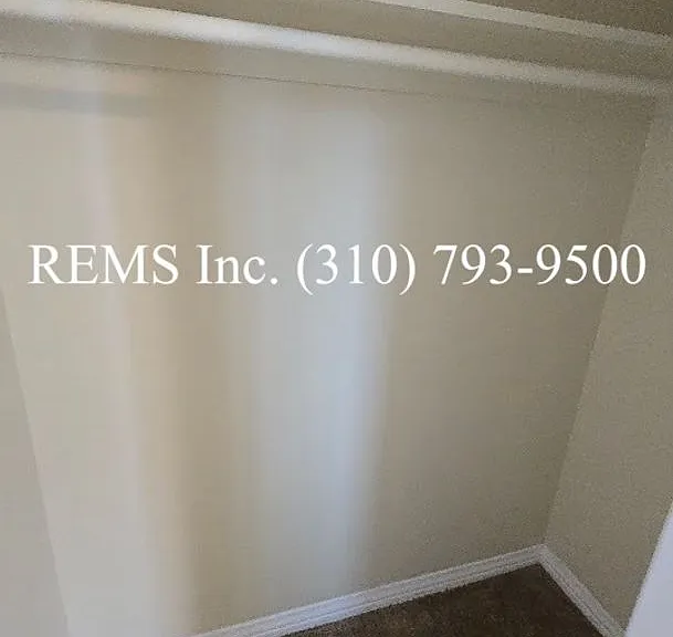 Bright Upstairs 1 Bedroom Apartment w/ Shared Garage Parking — Photo 15