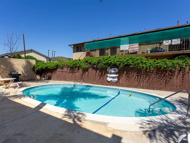 Lakeshore Villa Apartments — Photo 19