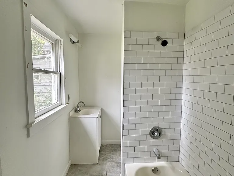 1520 Avenue G — Photo 4