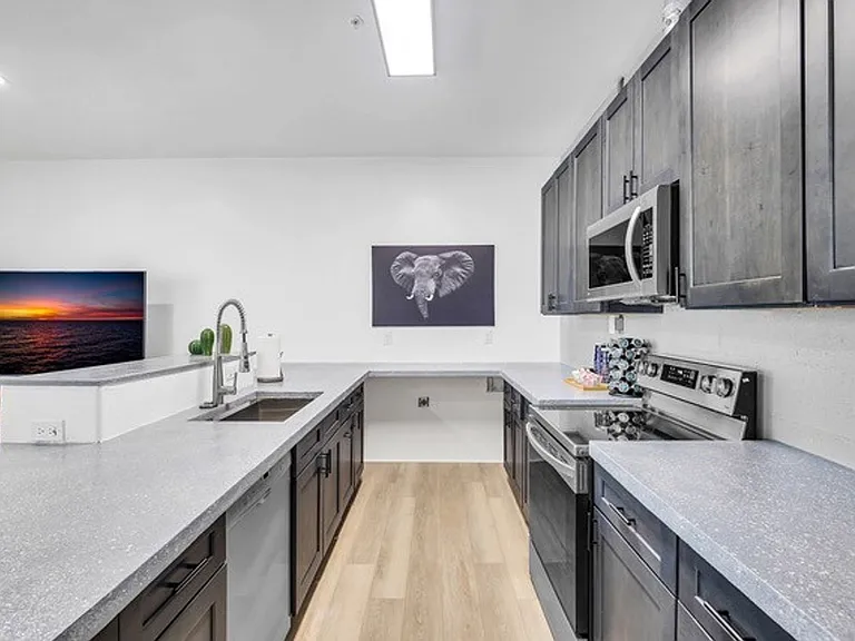 834 S Farmer Ave — Photo 8
