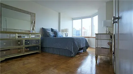 Rented by R New York