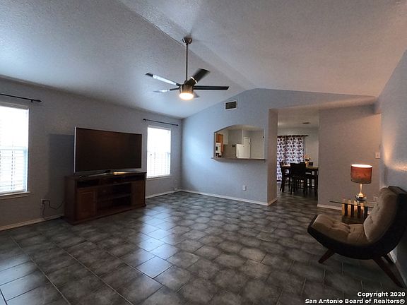 4th image of 2127 Hollow Cir