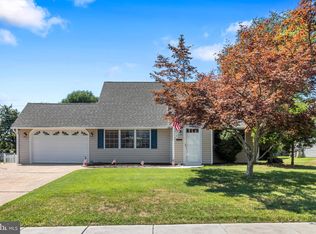 73 Cardinal Rd, Levittown, PA 19057