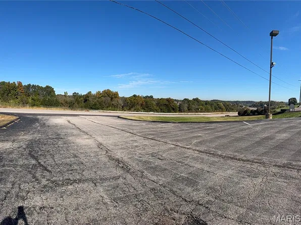 400 Biltmore Dr, Fenton, MO 63026