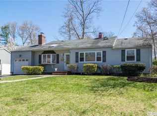 14 Fenwood Rd, Huntington Station, NY 11746