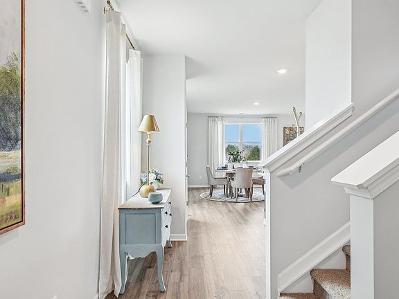 5th image of 319 Carp Ct