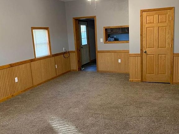 3rd image of 1011 S Park Dr