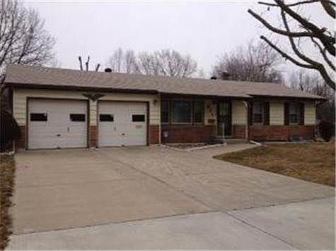 2nd image of 621 NW Village Dr