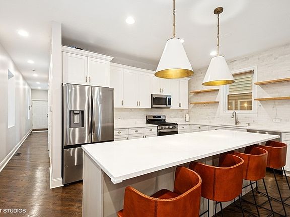 4th image of 1015 N Paulina St #1