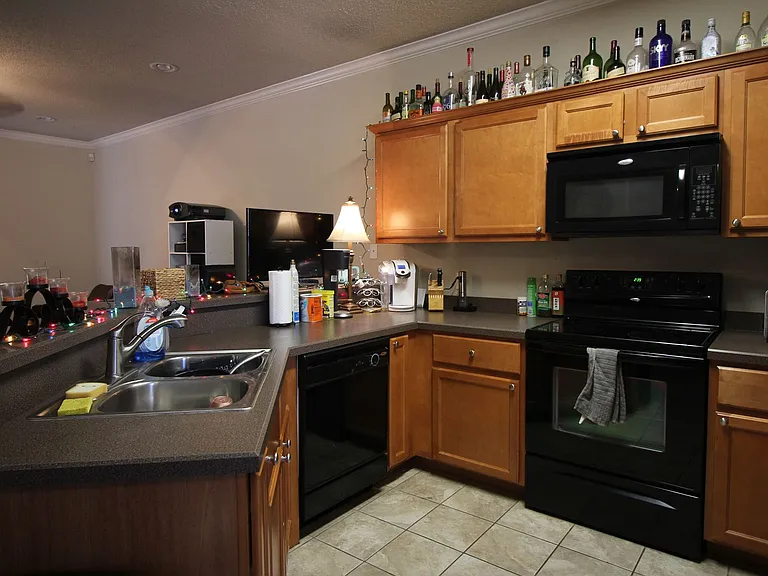 2110 Main St #1 — Photo 3