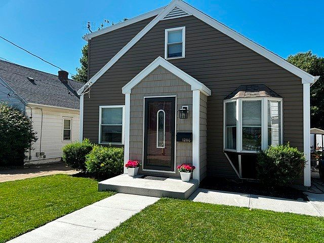 1st image of 1206 W 32nd St