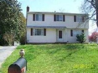 1021 Arch Hill Dr, North Chesterfield, VA 23236