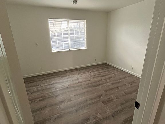 4th image of 137 Grant St