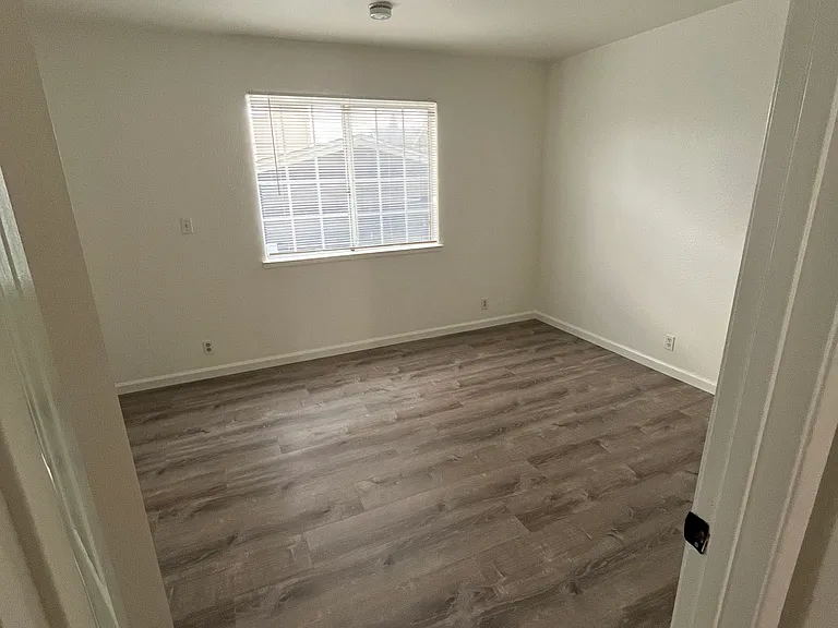 137 Grant St — Photo 4