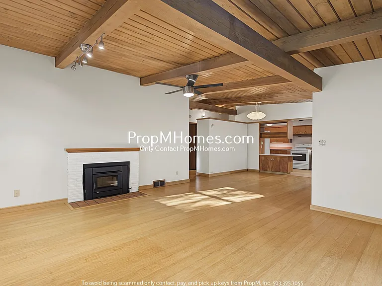 1027 SE 23rd Ave — Photo 5