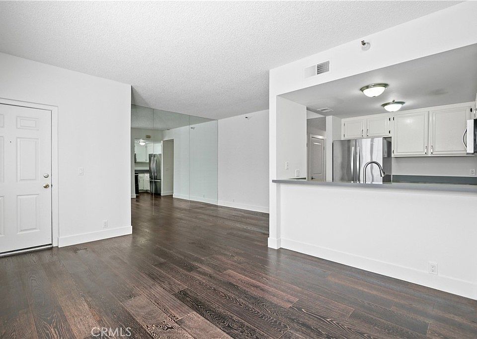 1st image of 730 W 4th St Unit 318