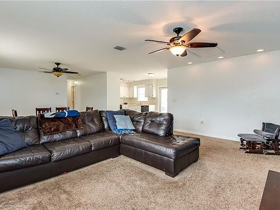 3rd image of 4750 Robin Dr