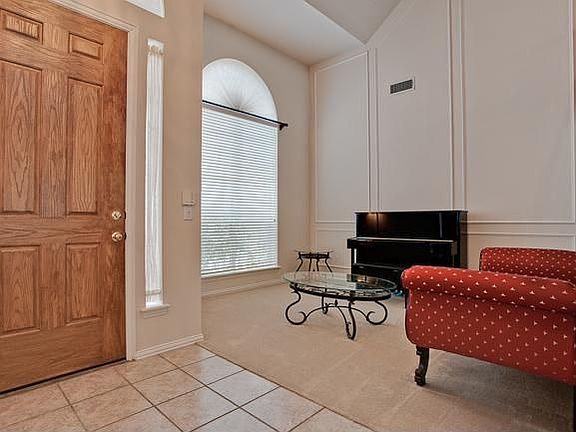 3rd image of 404 Crabapple Way