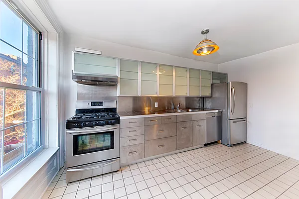 Rented by Isen & Company : Real Estate Advisors | media 29