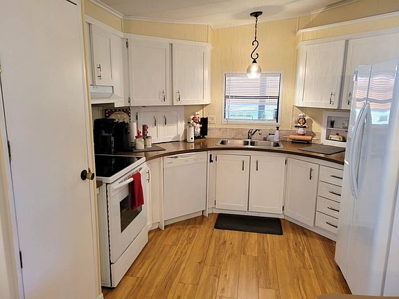 3rd image of 6998A Ardmore Dr #660