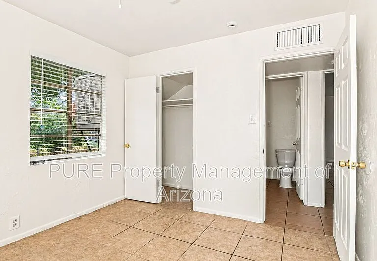 1251 E Rose Ln — Photo 14
