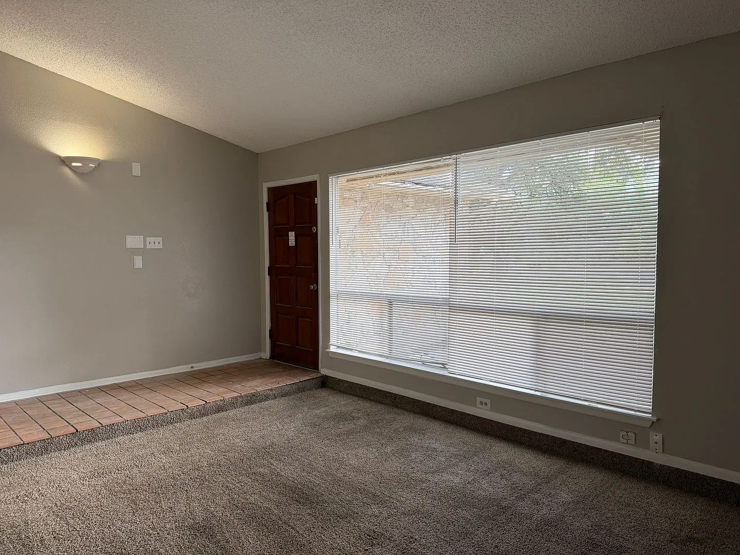 Beautifully Renovated 4 Bedroom — Photo 4