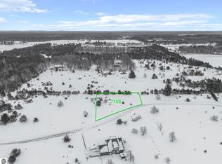 7153 Misty Ln, Lake Ann, MI