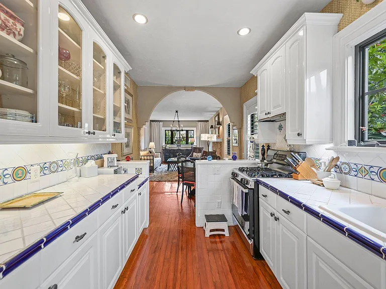 605 Sunset Rd — Photo 23