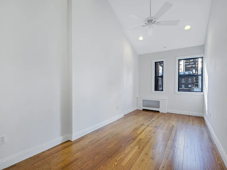 37 W 54th St #PHB — Photo 12
