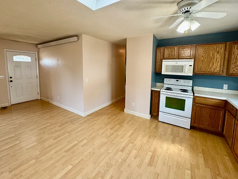 138 E Montana St — Photo 6