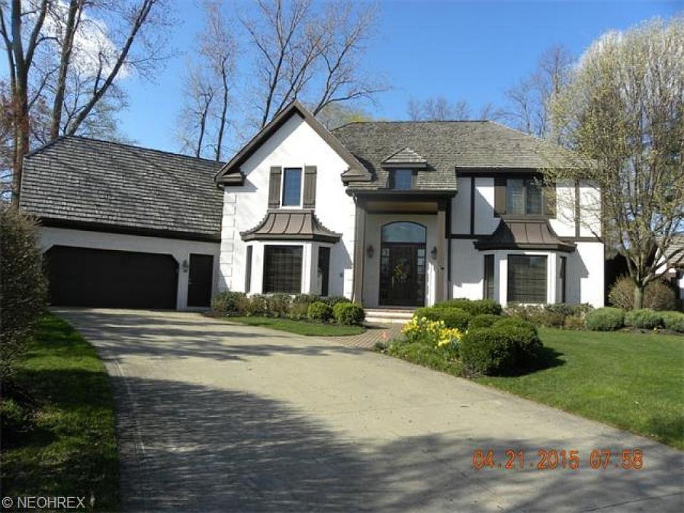 1st image of 6 Westhampton Dr