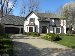 6 Westhampton Dr, Rocky River, OH 44116