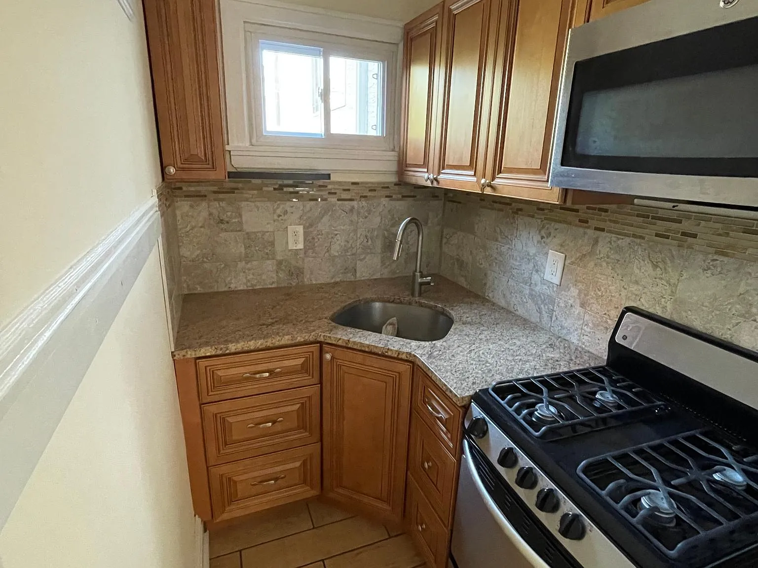 1 bed, 750 sqft, $1,125 — Photo 3