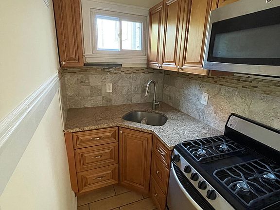 3rd image of 4213 Regent Sq