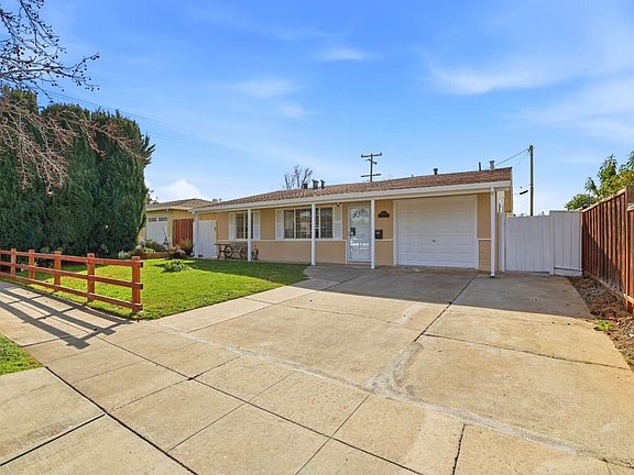 3rd image of 3083 Irlanda Way