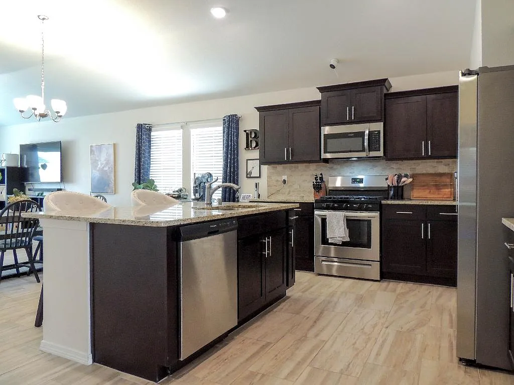 4 bed, 1658 sqft, $2,300 — Photo 4