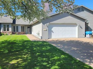 7794 Timmerman Dr, East Dubuque, IL 61025
