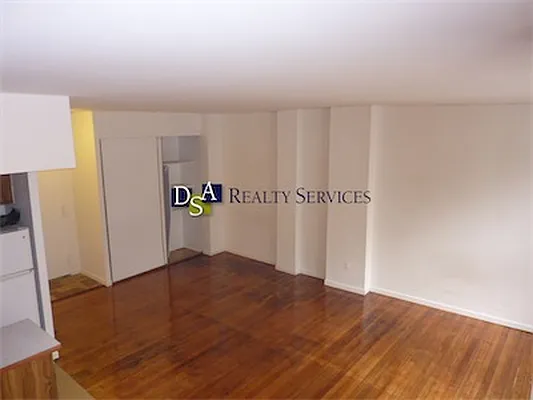 Rented by DSA Realty | media 18