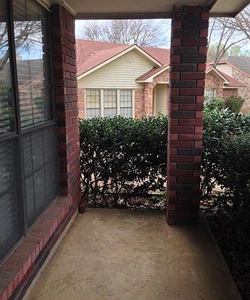 3rd image of 4325 Essex Ct