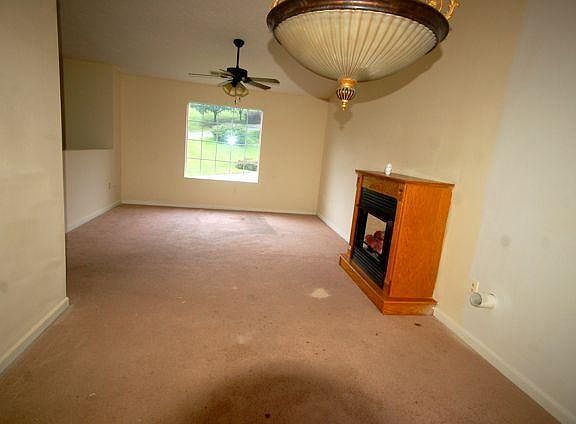 5th image of 1215 Foxhill Dr