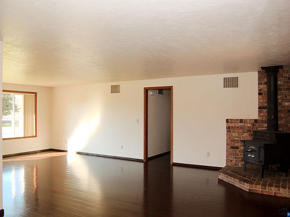 4th image of 500 Hausman Ave