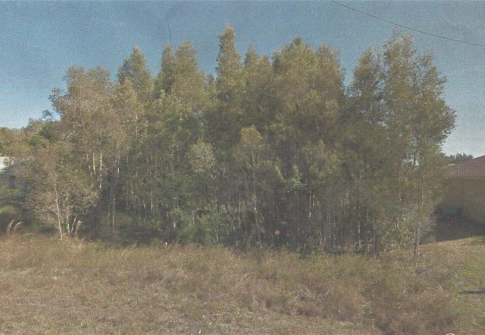 2nd image of 725 Rue Labeau Cir