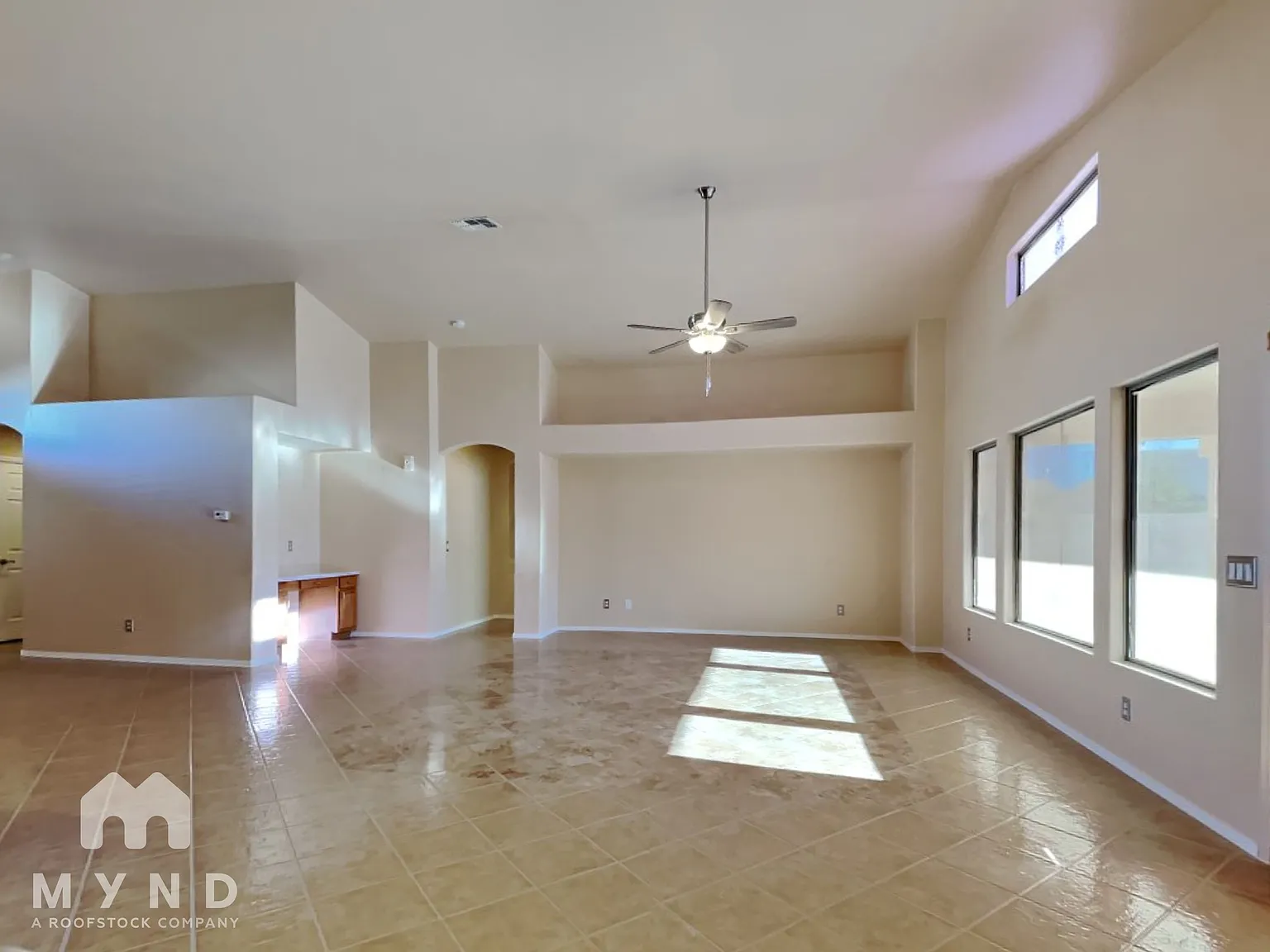 3 bed, 2.0 bath, 1972 sqft, $2,015 — Photo 4