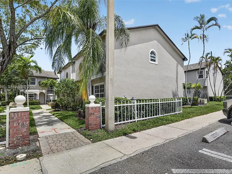 3815 NW 122nd Ter — Photo 3