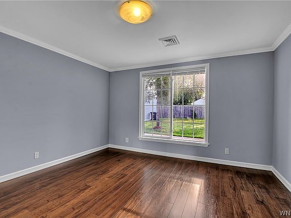 3rd image of 19 Kelvin Dr