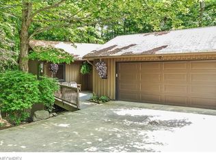 12193 Windcliff Rd, Strongsville, OH 44136