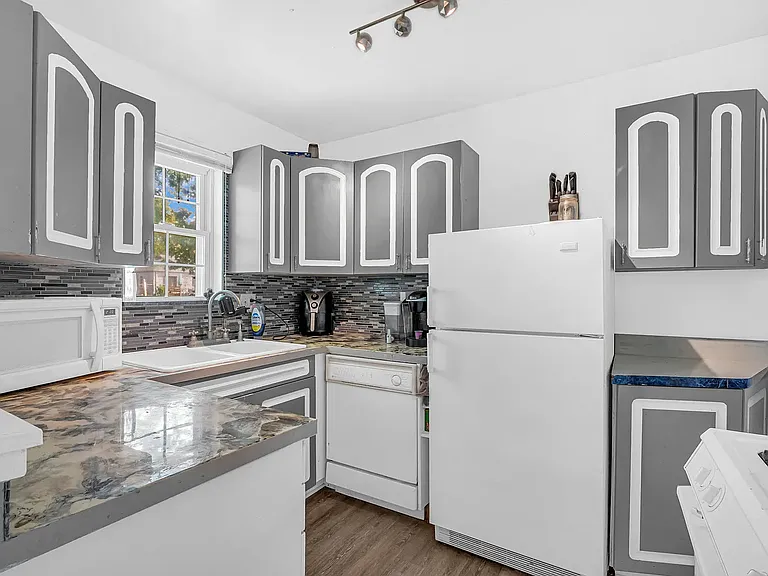 1828 N Bancroft St — Photo 2