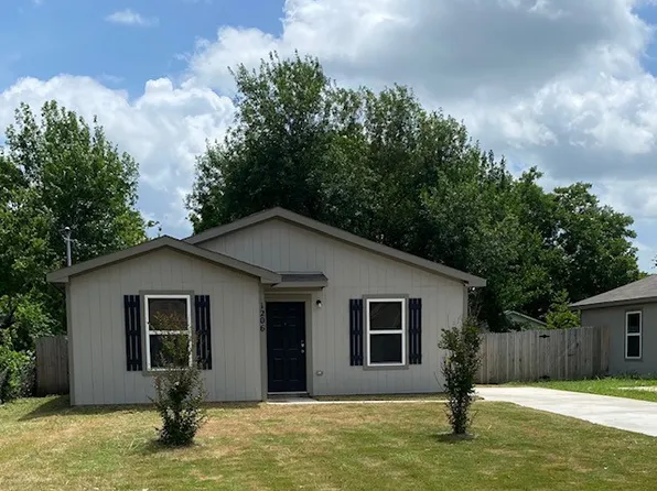 1206 N Brazos Ave, Cleburne, TX 76031
