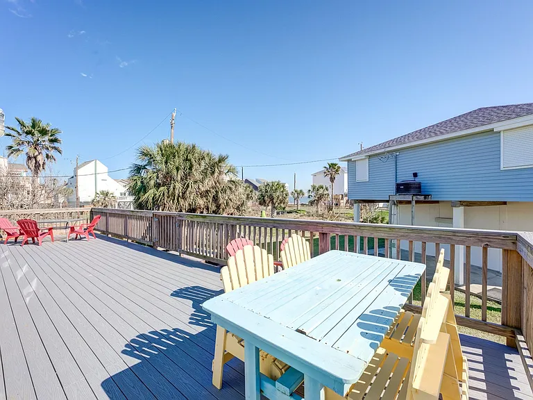 4211 Surf Dr — Photo 3