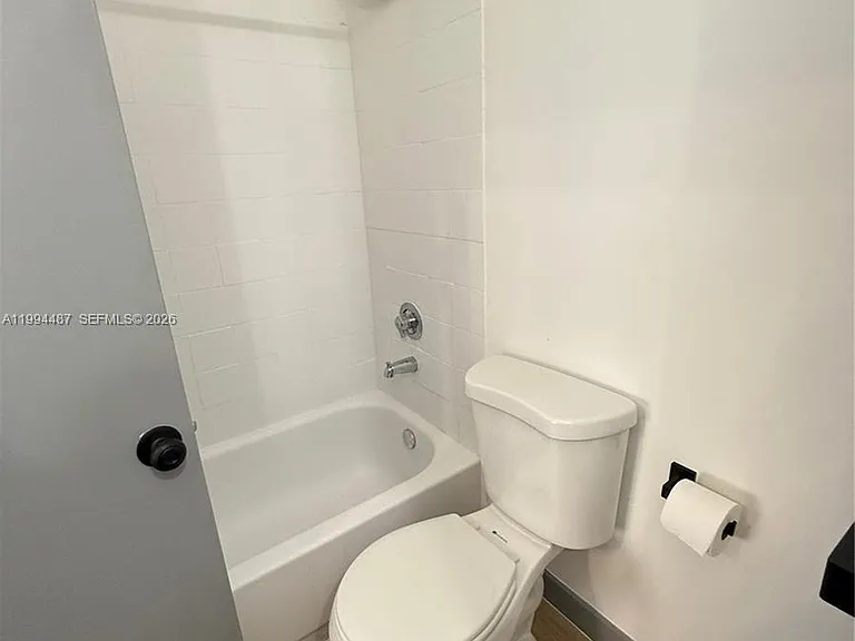 1320 Drexel Ave #302 — Photo 14